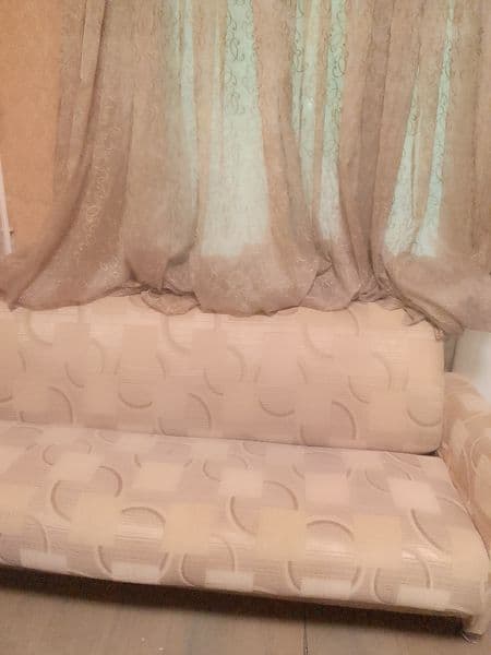 Бир хона студент или ишлайдиган болларга берилади .ТТЗда дия