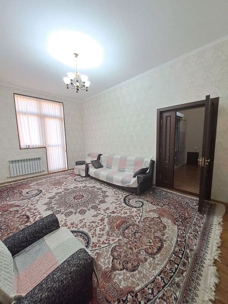 Отличное расположение дома - всё рядом - много магазинов, Це — фото 2