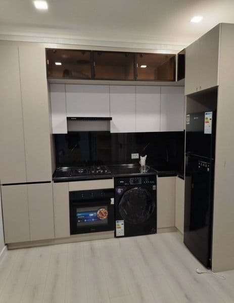 Район: Яшнабод<br />
Количество комнат:2<br />
Этаж:4<br />
