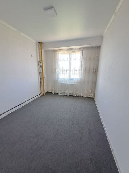 Яшнобод олмос махалла арендага квартира <br />
2 хонали. 350