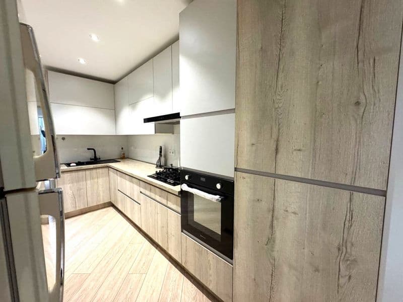 Отличное расположение дома - всё рядом - много магазинов, Це — фото 5