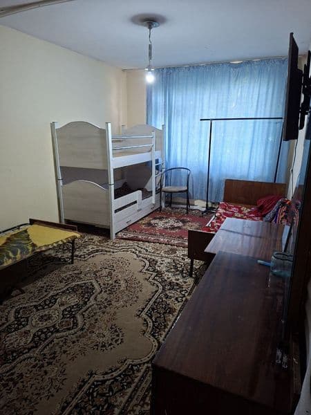 В квартире телевизор холодильник диван кровать кресла стирал — фото 2