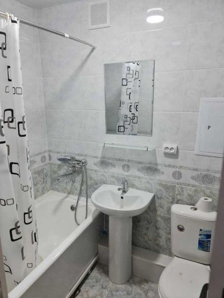 Сдаем семейной паре без детей, без животных, с официальным б