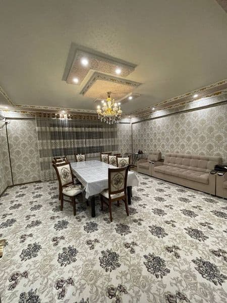 Отличное расположение дома - всё рядом - много магазинов, Це