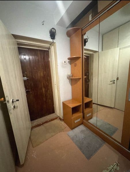 #КВАРТИРА 1 та кизга  жой бор . <br />
 Март ойидан бошлаб<b