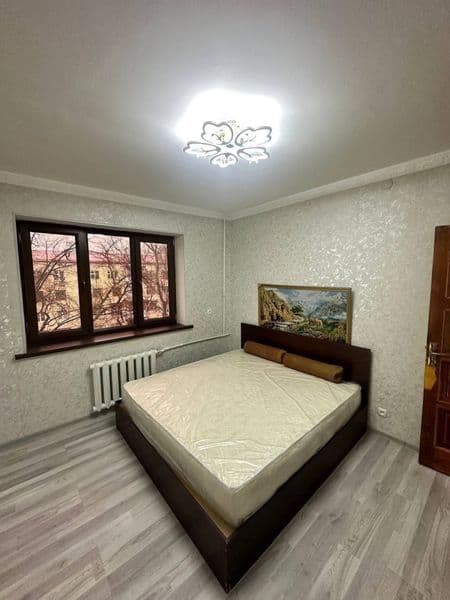 Yakkasaroy Oybek metrosi yaqinida arenda bezmakler<br />
<br