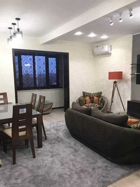 Сдаётся квартира на Алгаритм<br />
Ориентир - Автосалон<br /