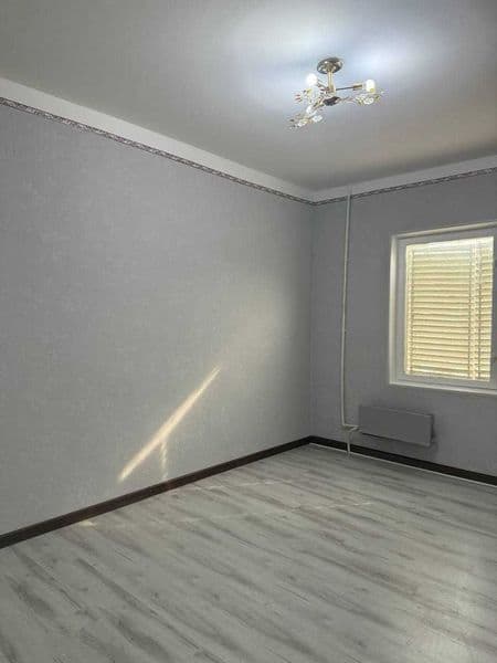 Ijaraga uy beriladi<br />
2 xona 3 etaj<br />
4 etajli dom<b