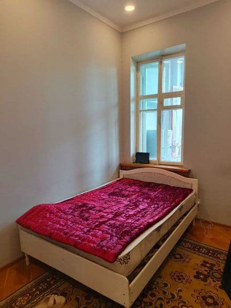 Квартирада 1 та хона буш, 1 та угил бола оламиз аккуратно бу