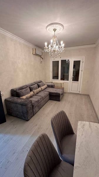 srochna yakkasaroy boshliq magalada 1 xona 2 xona qilingan  