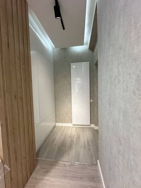 Отличное расположение дома - всё рядом - много магазинов, Це — фото 5