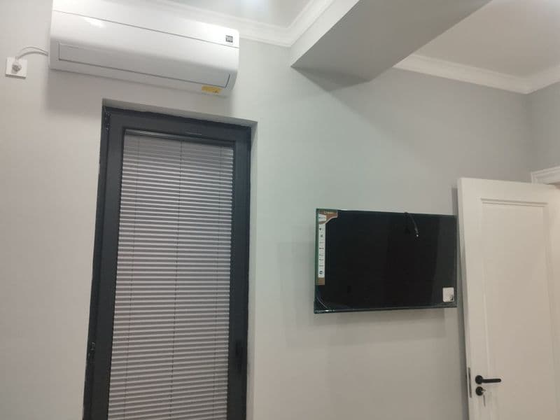 Сдаю абсолютно новую квартиру с авторским ремонтом .мебель т