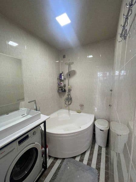 Сдаётся шикарная 3-комнатная квартира в Новостройка<br />
<b — фото 5