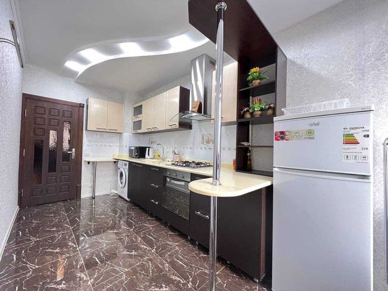 Район: Мирзо-улугбекский <br />
Адрес: Стадион Старт<br />
< — фото 5