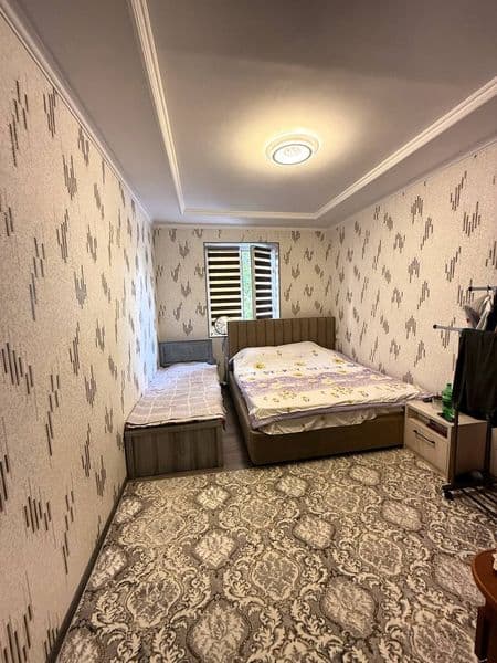 Чиланзарский район, рядом со станцией метро «Чиланзар». 2-ко