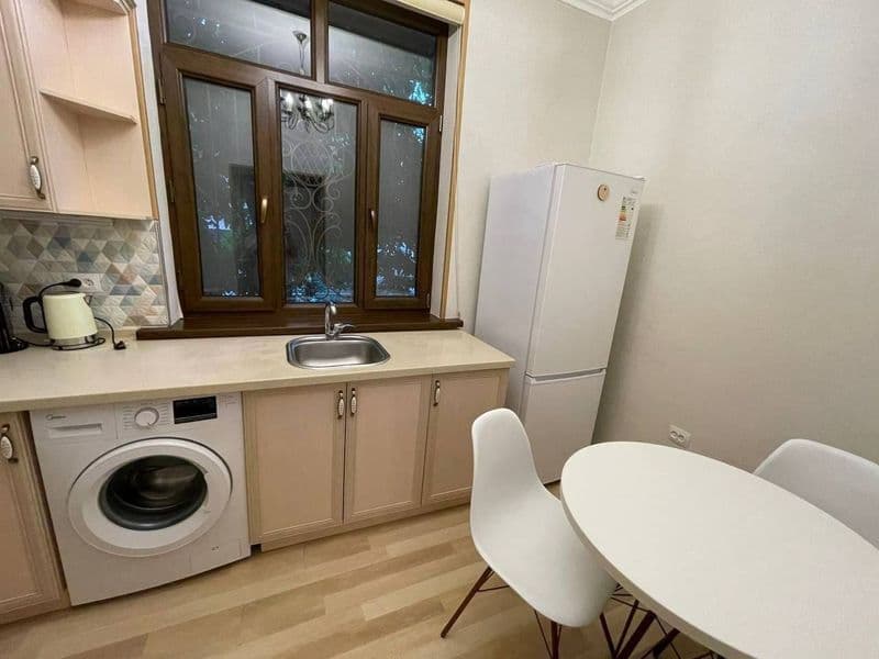 ЗАКРЫТЫЙ ДВОР зелени много тихий, такой в центре не найдете< — фото 5