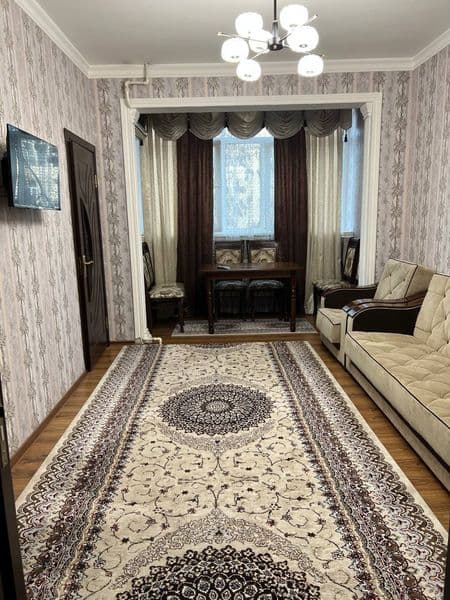 Квартира находится на чиланзаре 2 квартал. Метро Мирзо-улугб