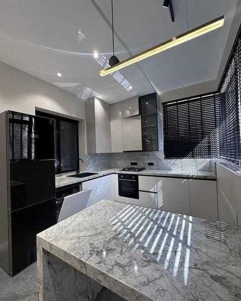 Сдаётся  Квартира в центре<br />
Ориентир - м. Айбек<br />
Г — фото 3