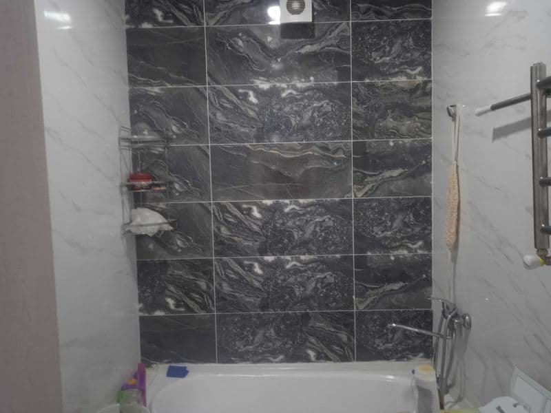 Kvartira hamma sharoit bor metroga yaqin uyda hamma kamfort 