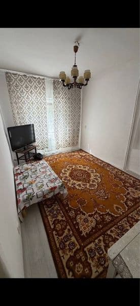 Аренда. <br />
2/1/4<br />
350$<br />
Чистая.<br />
Мебель <