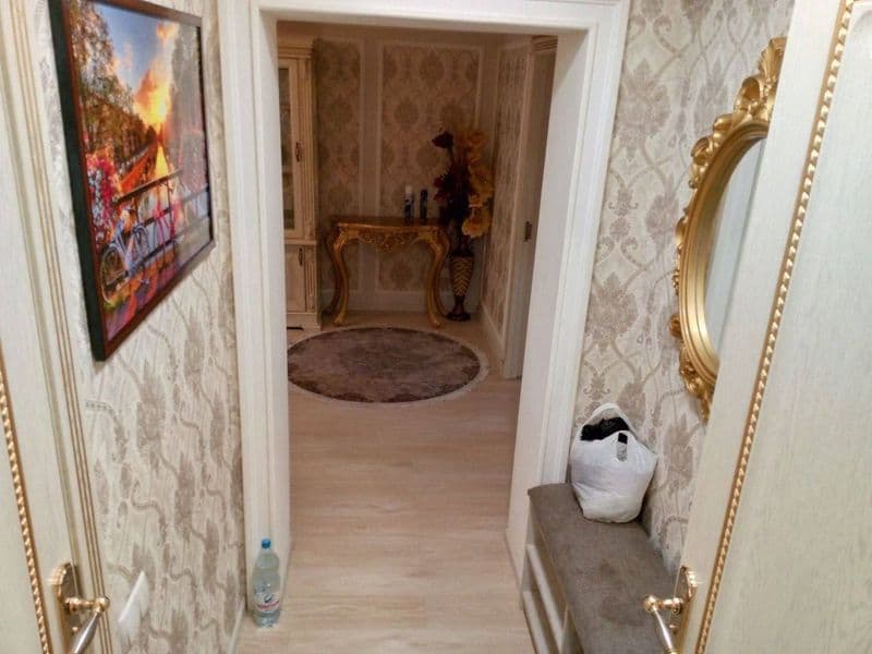 Срочно здаётса квартира2/3/5  район якка сарой кирпич аринти