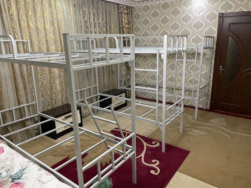 Kvartira qizlarga beriladi. Hamma sharoitlari bir.