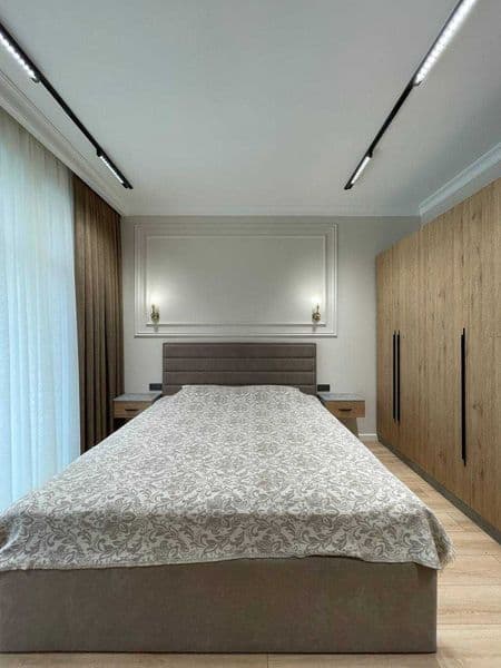 Район: Мирабадский<br />
Адрес: метро Ойбек<br />
<br />
• К