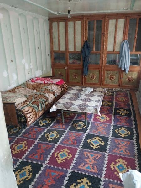 Hama sharoit bor isiq suv sovuq suv vana tualet oshxona makl