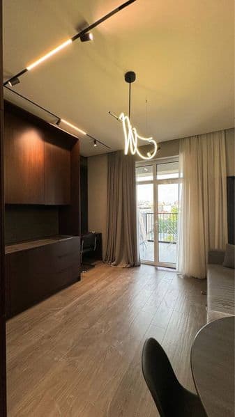 Отличное расположение дома - всё рядом - много магазинов, Це — фото 2