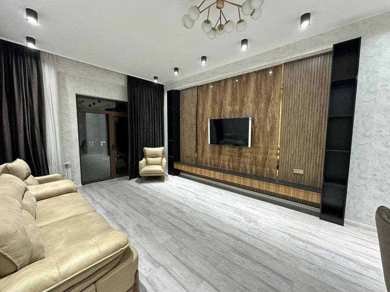 Tashkent City Bulvar<br />
 3/4/7  <br />
 110².m<br />
Hovl