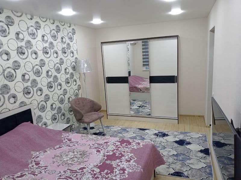 Чиланзар 2 квартал 1-комнатная 4-этаж 4-этажного дома кирпич