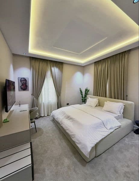 Сдаётся срочно 2 комнатная квартира на Метро Б.И.Й только ин