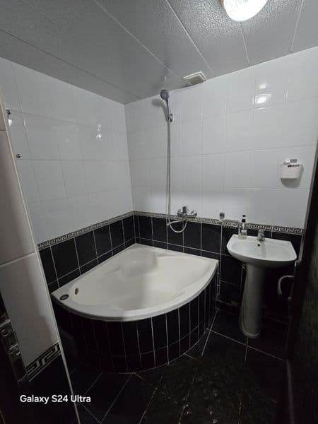 Yakkasaroyda 2xonali kvartira beriladi <br />
Bexmakler <br  — фото 4