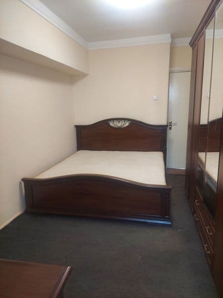 Сдается 3 комнатная квартира в самом центре города. <br />
О