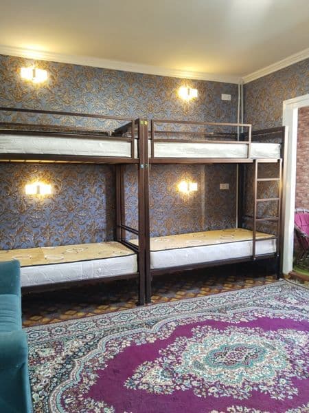 The newly renovated 2 rooms apartment is for rent for decent