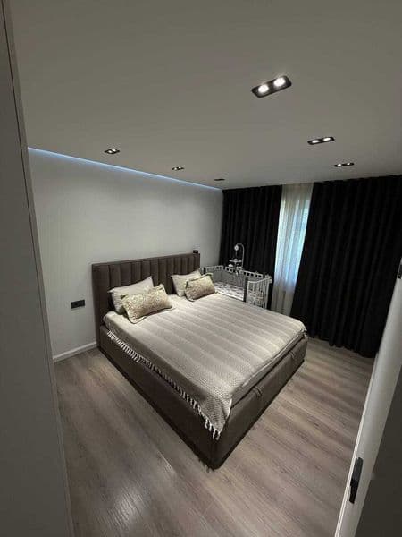 Сдаётся шикарная 2-комнатная квартира <br />
<br />
• Район: