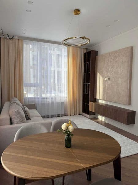 3 комнатную квартиру на 7 этаже,<br />
В квартире есть все н