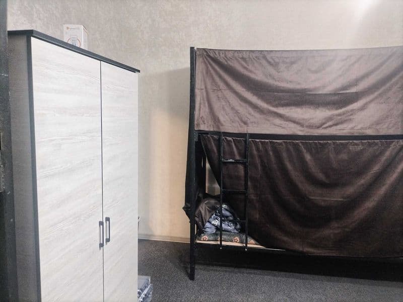 Болалар ва эркакларга кирада юрадиганларга доставкачиларга и