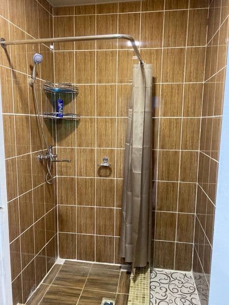 Сдаю квартиру,двух комнатную. Цена договорная — фото 2