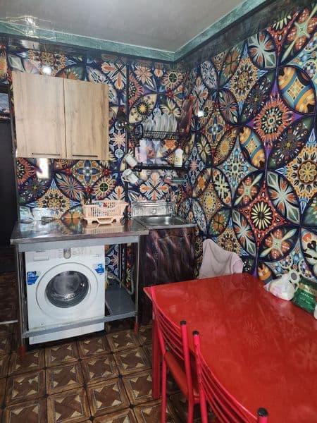 1 ком кв сдаются совсеми удобствами ул лисинова на против ко