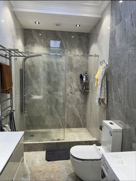 Новая 2-х комнатная квартира,дизайнерский ремонт,с мебелью и — фото 4