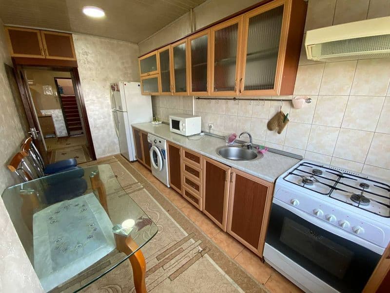 Novza metrodan chiqgan joyda  qizlarga sheriklikga  olamiz  