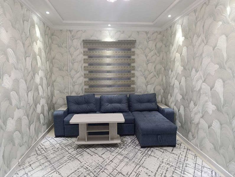 Все в шаговым доступности <br />
1-этаж 5 этажного дома<br /