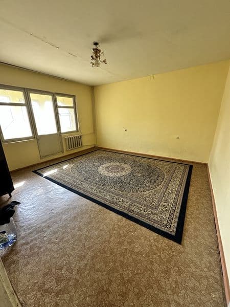Квартира qiyot метросири оркасидаги 9 этажли домада.<br />
М