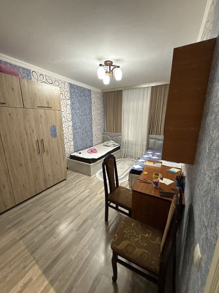 Sergili 6 kvartal <br />
Metroga 5-10minutli yo’l <br />
Uy 