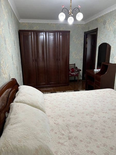 Квартира находится на Ц—1 улице Яхё Гуламова  . 4-х  этажни  — фото 2