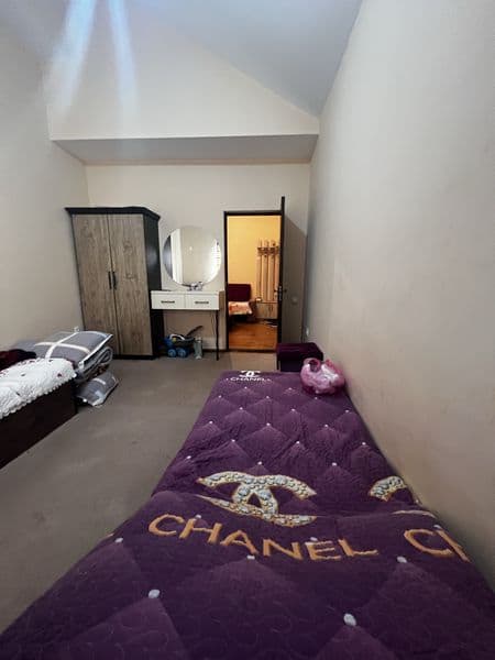 #Яшнабод тумани иззат кочасида <br />
1/8/8. 42м2. Гиштли до