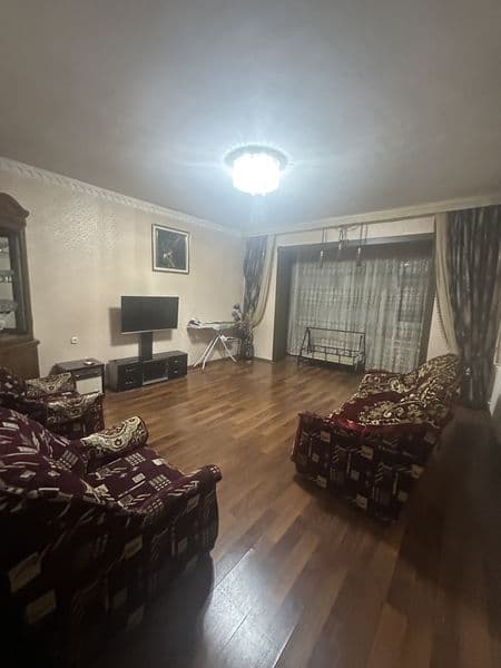 Arenda QORASUV 3<br />
Dunyo oldi <br />
3/4xon<br />
2etaj<