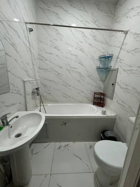 Chorsu metro yaqinda 1 xona uy ijaraga <br />
200$<br />
Oil — фото 3