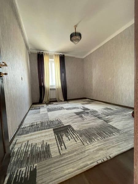 Sergeli va Yangi hayot bekatlari oraligʻida joylashgan <br /
